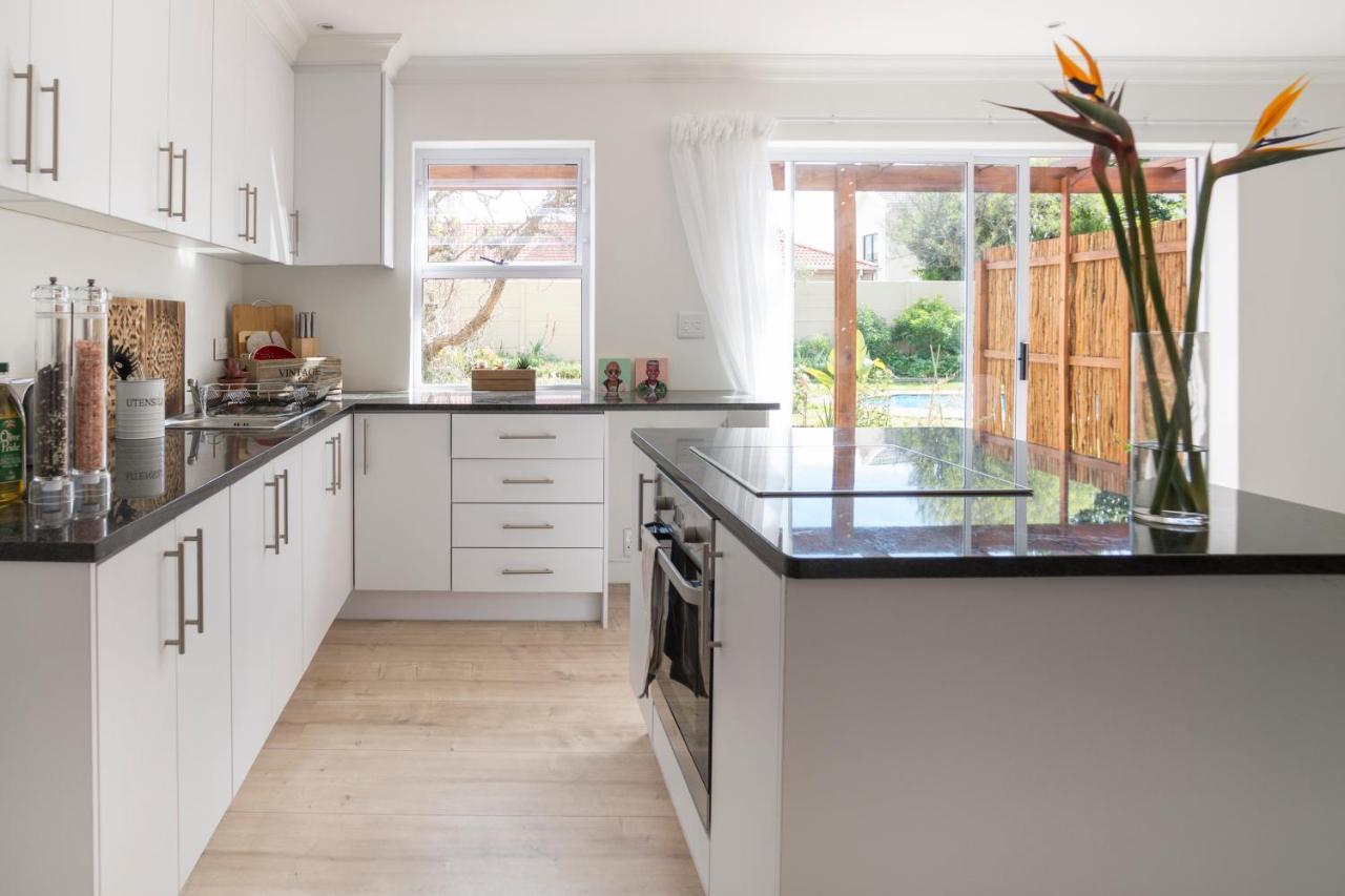 Sunset Beach Living Guesthouse Le Cap Extérieur photo