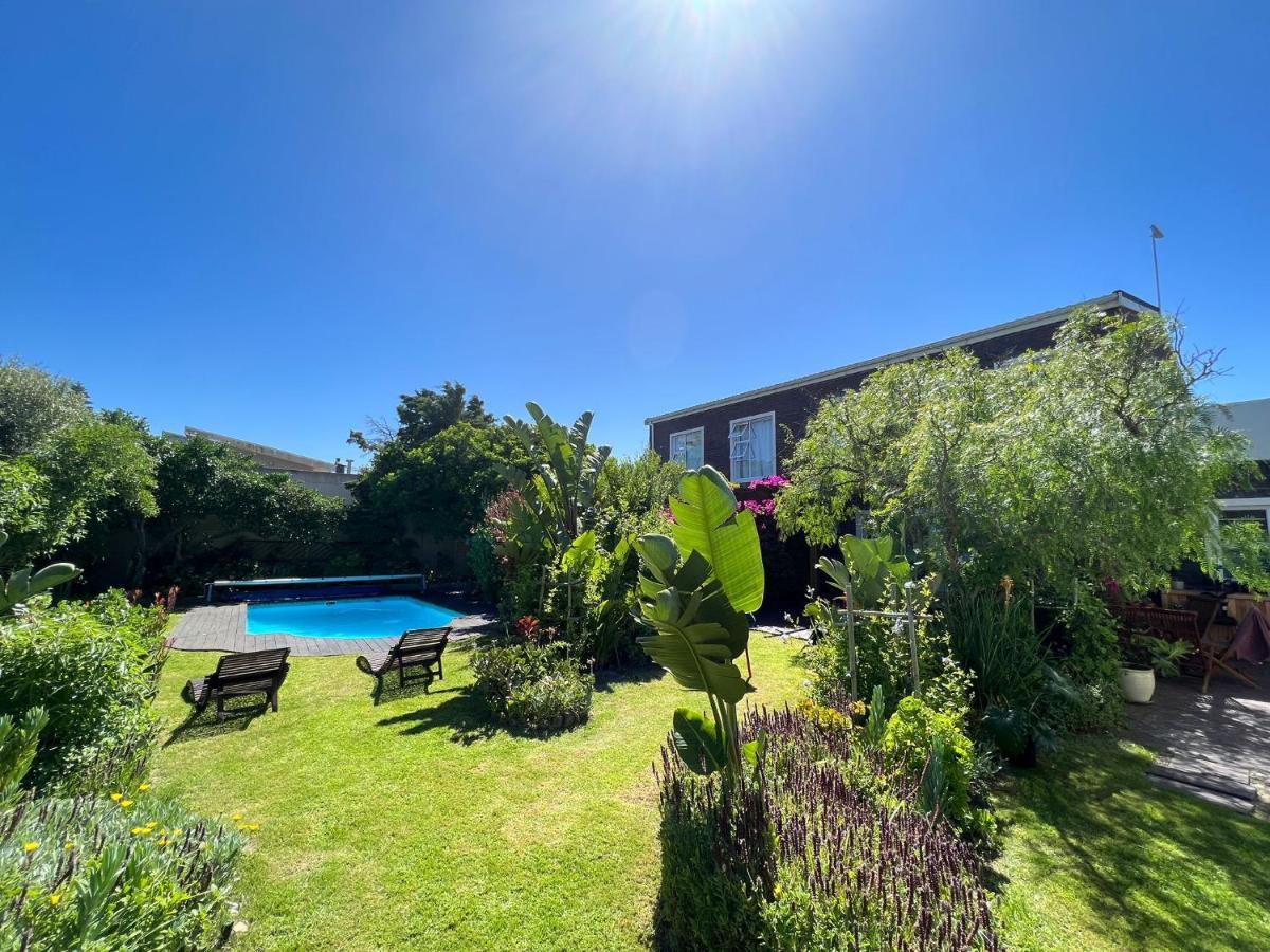 Sunset Beach Living Guesthouse Le Cap Extérieur photo